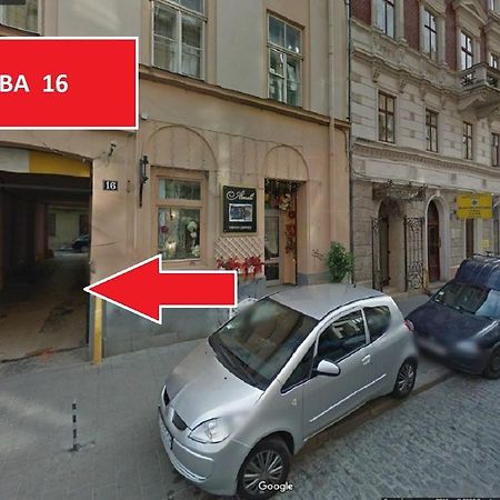 Apartment On Valova 16-2- 2 Minutes To Market Square Lviv Exterior foto