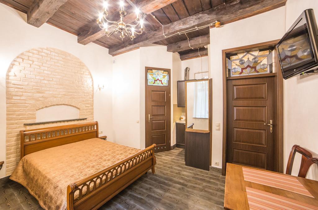 Apartment On Valova 16-2- 2 Minutes To Market Square Lviv Exterior foto