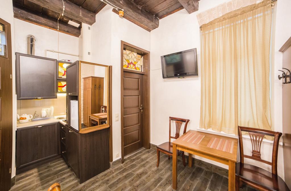 Apartment On Valova 16-2- 2 Minutes To Market Square Lviv Exterior foto