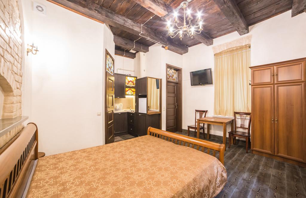 Apartment On Valova 16-2- 2 Minutes To Market Square Lviv Exterior foto