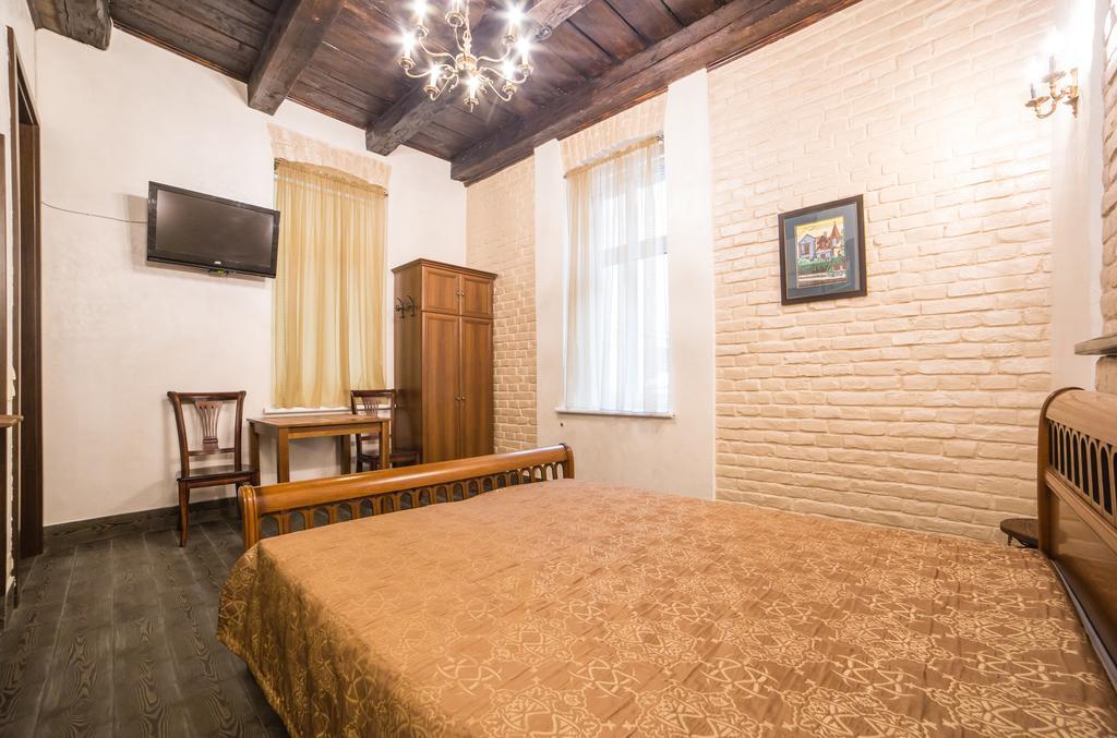 Apartment On Valova 16-2- 2 Minutes To Market Square Lviv Exterior foto